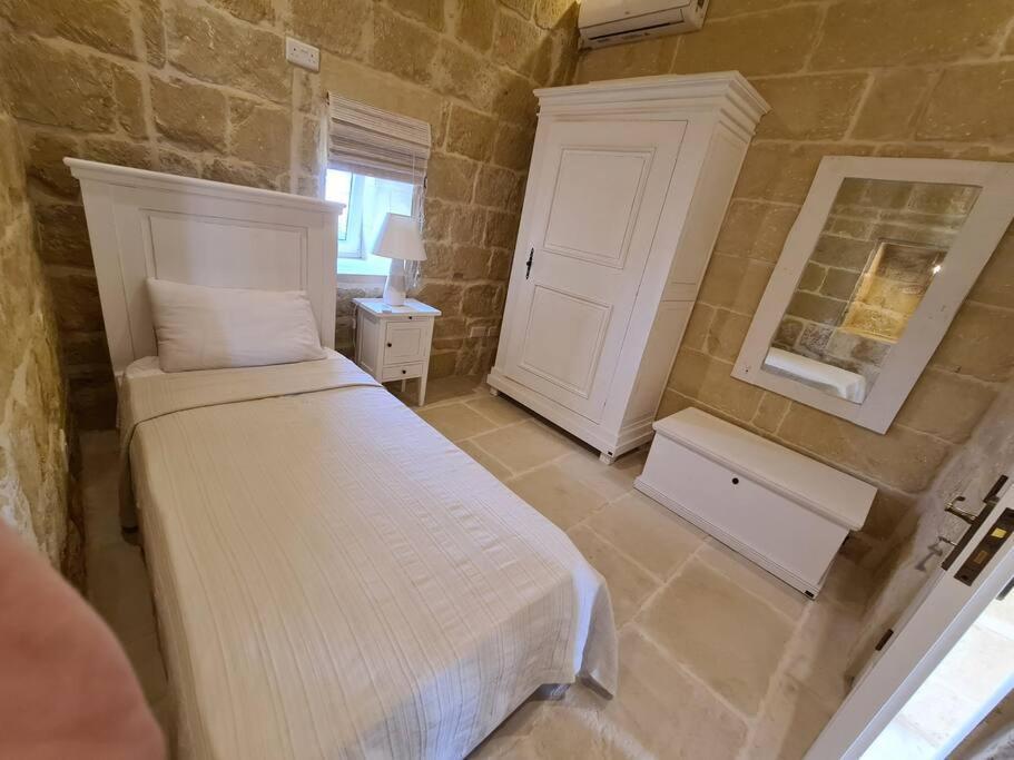 Farmhouse Villa With Large Pool And Garden In Gozo Għarb Exterior foto